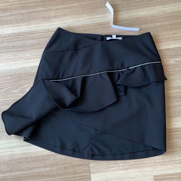 Chelsea &Walker asymmetrical bottom blk mini skirt - Picture 13 of 16
